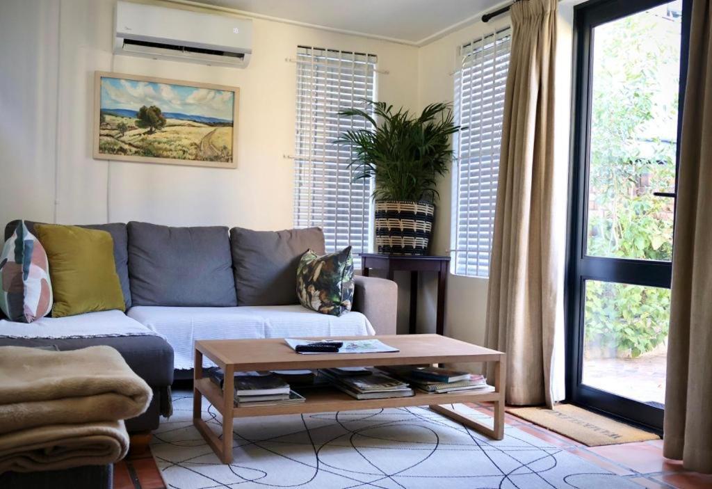 Courtyard Studio Lights And Wi Fi During Load Shedding Stellenbosch Exterior foto
